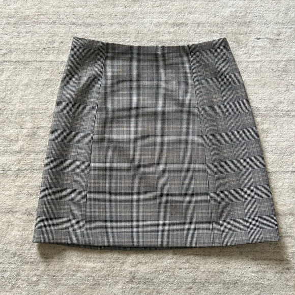 Aritzia Babaton Plaid Skirt - Picture 2 of 7